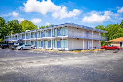 Photo 3 - OYO Inn Kernersville