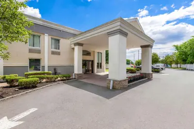 Photo 4 - Quality Inn Edison-New Brunswick