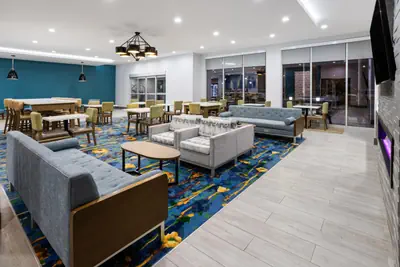 Photo 4 - La Quinta Inn & Suites by Wyndham Locust Grove