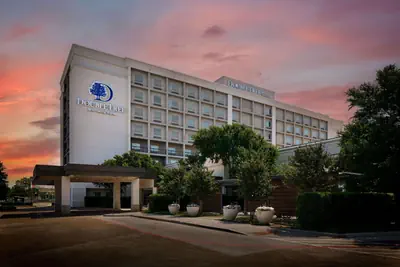 Photo 2 - DoubleTree by Hilton Hotel Dallas - Love Field