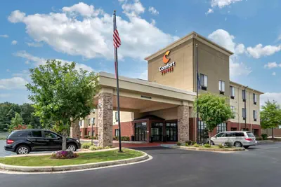 Photo 4 - Comfort Suites Pell City near Logan Martin Lake