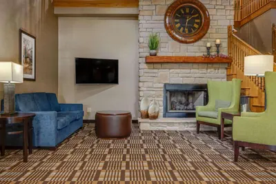 Photo 5 - Comfort Suites Hotel and Conference Center