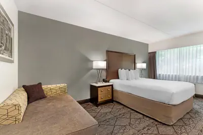 Photo 4 - Best Western Plus Longbranch Hotel & Convention Center