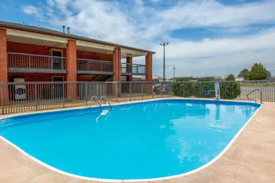 Photo 4 - Days Inn by Wyndham Childersburg