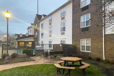 Photo 3 - MainStay Suites Middleburg Heights Cleveland Airport
