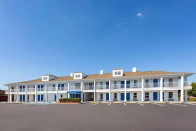 Photo 2 - Baymont by Wyndham Brunswick GA