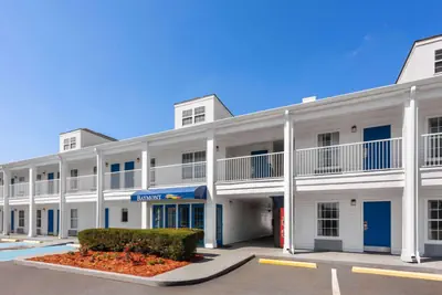 Photo 4 - Baymont by Wyndham Brunswick GA