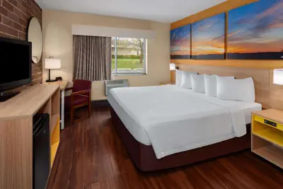 Photo 2 - Days Inn by Wyndham Rockford I-90 Walking Distance to Casino