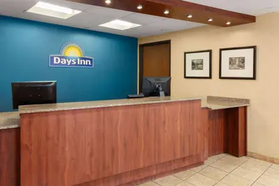 Photo 5 - Days Inn by Wyndham Rockford I-90 Walking Distance to Casino