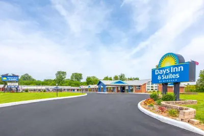 Photo 2 - Days Inn by Wyndham Wauseon