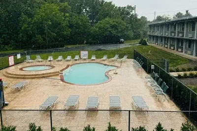 Photo 4 - Town Inn