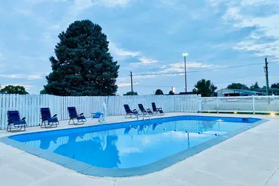 Photo 2 - Hillcrest Motel
