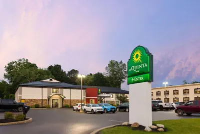 Photo 3 - La Quinta Inn by Wyndham Buffalo Airport