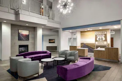 Photo 4 - La Quinta Inn & Suites by Wyndham Springfield Airport Rte 66