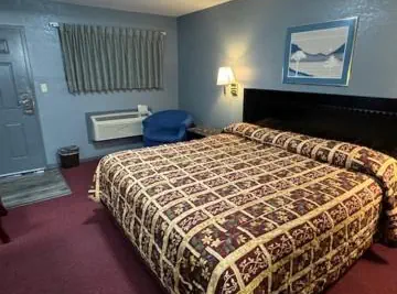 Photo 5 - Pratt Budget Inn
