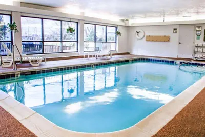 Photo 2 - Comfort Suites Lombard - Addison