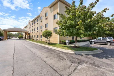 Photo 3 - Comfort Suites Lombard - Addison