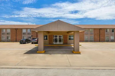 Photo 3 - Econo Lodge Emporia