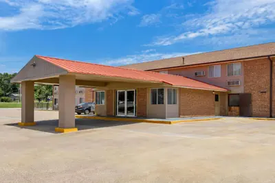 Photo 4 - Econo Lodge Emporia