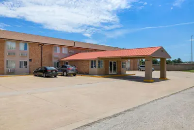 Photo 5 - Econo Lodge Emporia