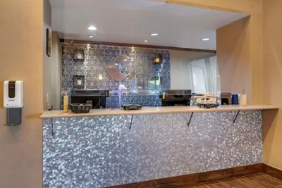 Photo 2 - Comfort Inn Romeoville - Bolingbrook