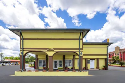 Photo 3 - Days Inn by Wyndham Waycross