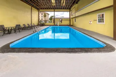 Photo 5 - Days Inn by Wyndham Waycross