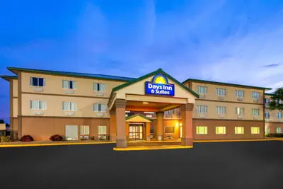 Photo 3 - Days Inn & Suites by Wyndham Morris I-80