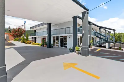 Photo 3 - Rodeway Inn Dalton South