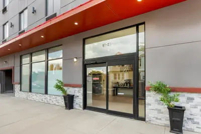 Photo 4 - Red Roof Inn PLUS Jamaica, NY - JFK Airport