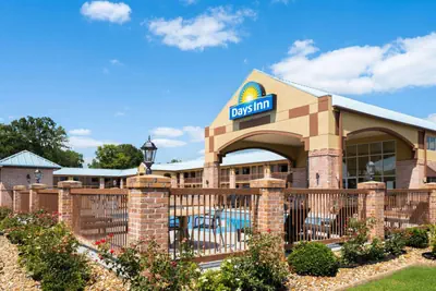Photo 2 - Days Inn by Wyndham Conway