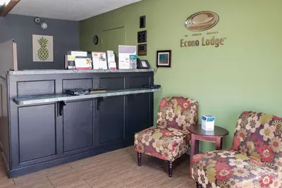 Photo 3 - Economy Inn