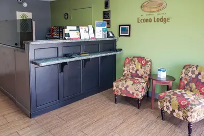 Photo 4 - Economy Inn