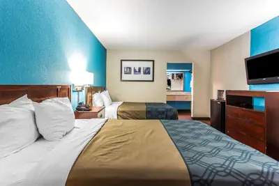 Photo 5 - Economy Inn
