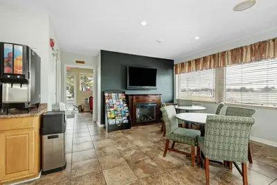 Photo 2 - Grove City Travel Inn South Columbus