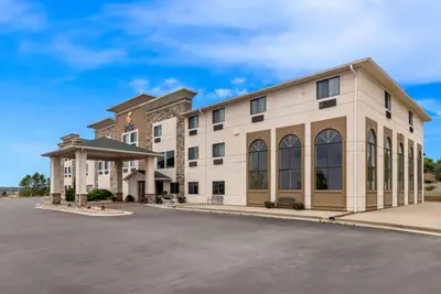 Photo 2 - Comfort Inn & Suites Pueblo