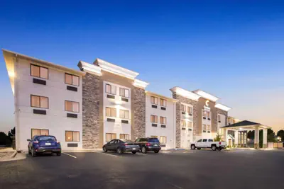 Photo 5 - Comfort Inn & Suites Pueblo