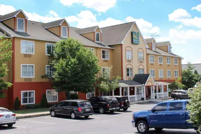 Photo 2 - Quality Inn & Suites Cincinnati Sharonville