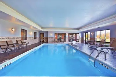 Photo 3 - Holiday Inn Express & Suites Springfield by IHG