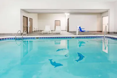 Photo 4 - Travelodge by Wyndham Longmont