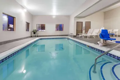 Photo 5 - Travelodge by Wyndham Longmont