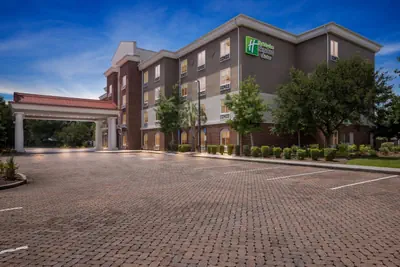 Photo 2 - Holiday Inn Express Hotel & Suites Savannah Midtown by IHG