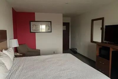 Photo 4 - Ramada by Wyndham Effingham