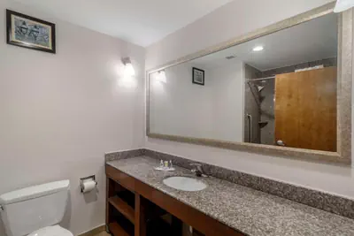 Photo 5 - Comfort Suites Macon Northwest