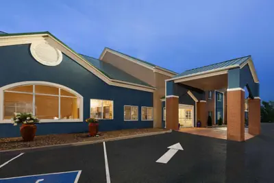 Photo 4 - AmericInn by Wyndham Grinnell
