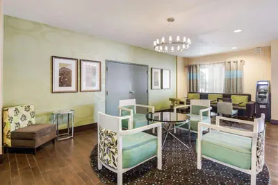 Photo 4 - Quality Inn & Suites Quincy - Downtown