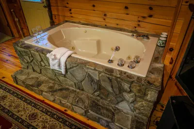 Photo 4 - Mountainaire Inn and Log Cabins