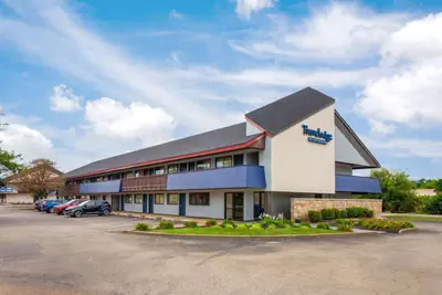 Photo 3 - Travelodge by Wyndham Peoria