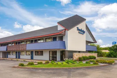 Photo 5 - Travelodge by Wyndham Peoria