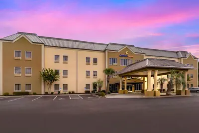 Photo 3 - Comfort Suites At the University